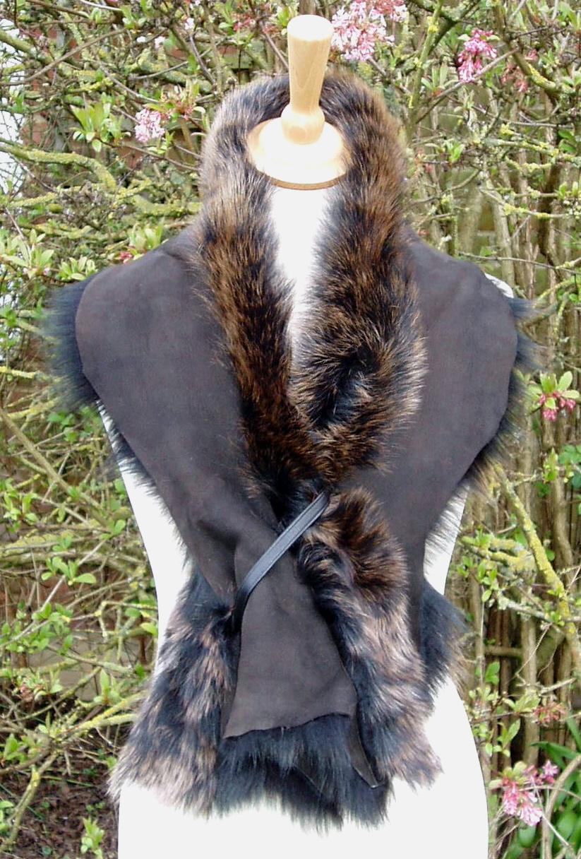 Stunning  Amandari Toscana Shearling Scarf 